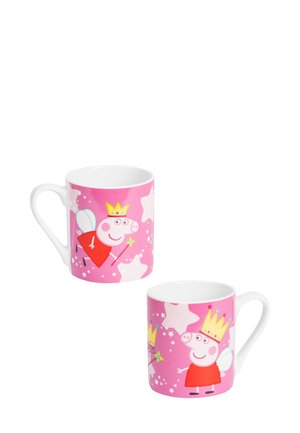 Tazza in ceramica con sfondo rosa che presenta un personaggio dei cartoni animati con ali, indossante una corona e che tiene una bacchetta, circondato da stelle.