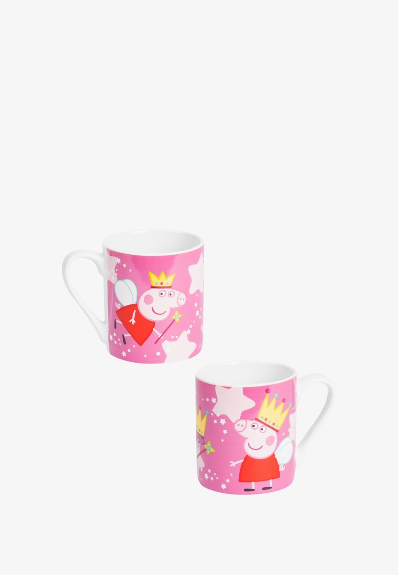 Tazza in ceramica con sfondo rosa che presenta un personaggio dei cartoni animati con ali, indossante una corona e che tiene una bacchetta, circondato da stelle.