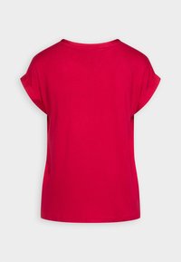 T-shirt a maniche corte e collo rotondo in cotone di un vivace rosso. Presenta maniche arrotolate, una vestibilità comoda e una superficie liscia e uniforme.