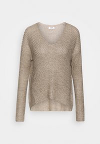 Långa ärmar, V-ringad tröja i ljus beige med strukturerad stickning. Lite längre bakstycke med ribbstickade ärmslut och nederkant.