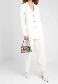 Topshop Handväska - nude