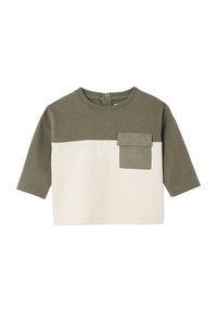 Olivegrün und cremefarbener farbblockierter Langarm-T-Shirt mit einer vorderen aufgesetzten Tasche, aus weichem Baumwollmaterial. Abgerundeter Ausschnitt.
