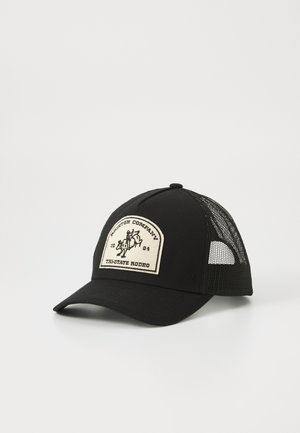 Casquette de camionneur noire avec un devant uni et un dos en mesh, ornée d'un patch beige représentant un cow-boy et d'un texte qui dit "Tri-State Rodeo 1984."
