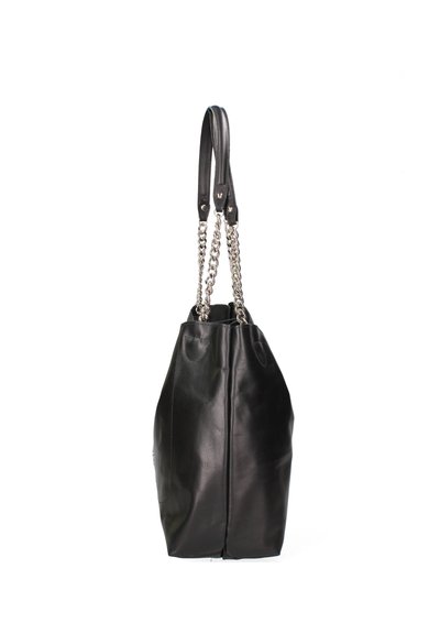 Zwarte leren handtas met een gestructureerde vorm, voorzien van dubbele leren en kettinghandvatten, een gladde textuur en zonder zichtbare patronen of accenten.