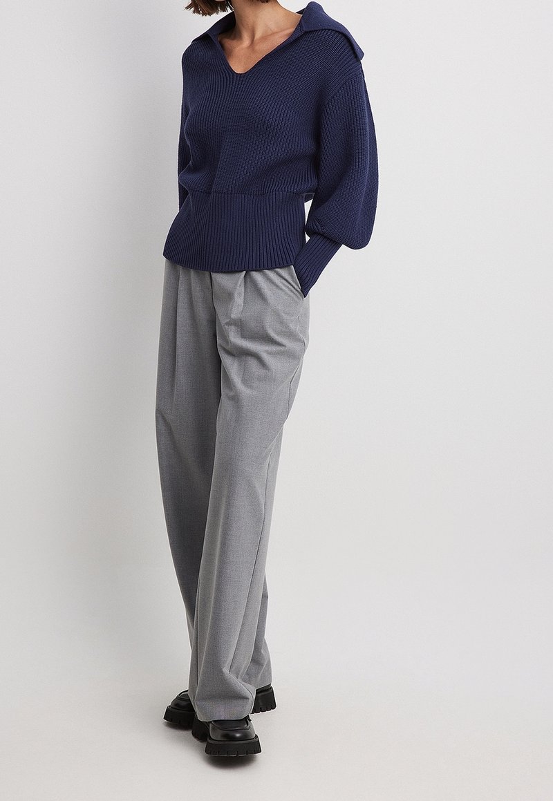 NA-KD Sweter