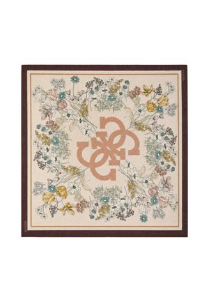 Foulard quadrato con sfondo beige, logo GUESS centrale intrecciato, circondato da illustrazioni floreali colorate e bordo marrone scuro.