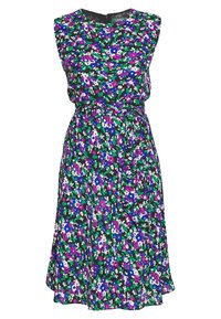 Kwiatowa sukienka bez rękawów z wcięciem w talii, z czarnym tłem, żywymi wzorami w kolorach purpurowym, białym i zielonym, o długości do kolan.