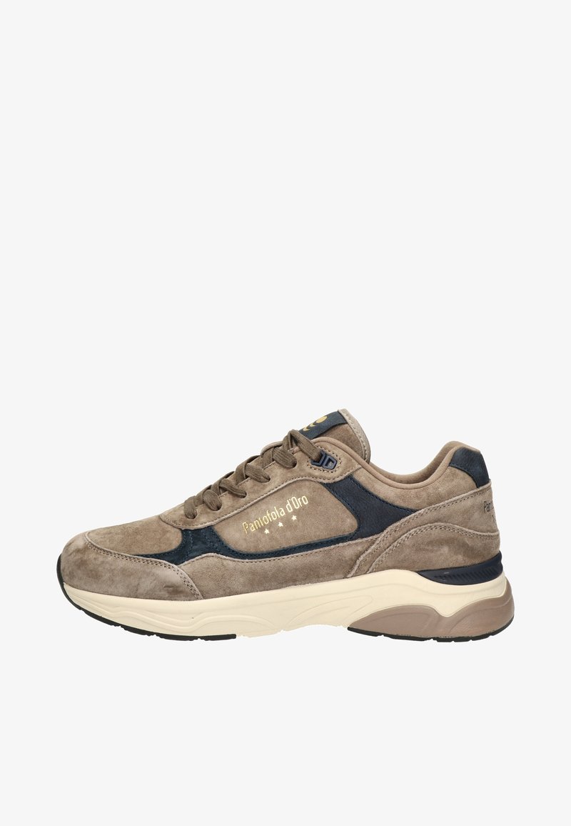 Zamszowe sneakersy w beżowym i granatowym kolorze z wyściółką, z detalami logo w kolorze złotym oraz fakturowanymi akcentami po bokach.