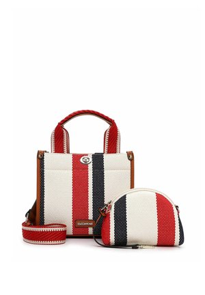 Mała torba na ramię i pasująca półokrągła kosmetyczka z pionowymi paskami w kolorach czerwonym, czarnym i białym, wyposażone w czerwony odpinany pasek na ramię.