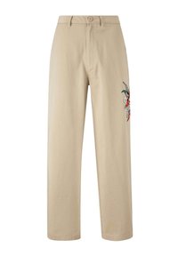 Pantalon beige droit avec fermeture bouton et zip, passants pour ceinture, et motif brodé coloré sur la partie supérieure de la cuisse droite.