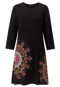 Svart klänning med trekvartsärmar som har ett färgglatt mandalamönster på nedre vänstra sidan, med prickiga detaljer och en avslappnad passform.