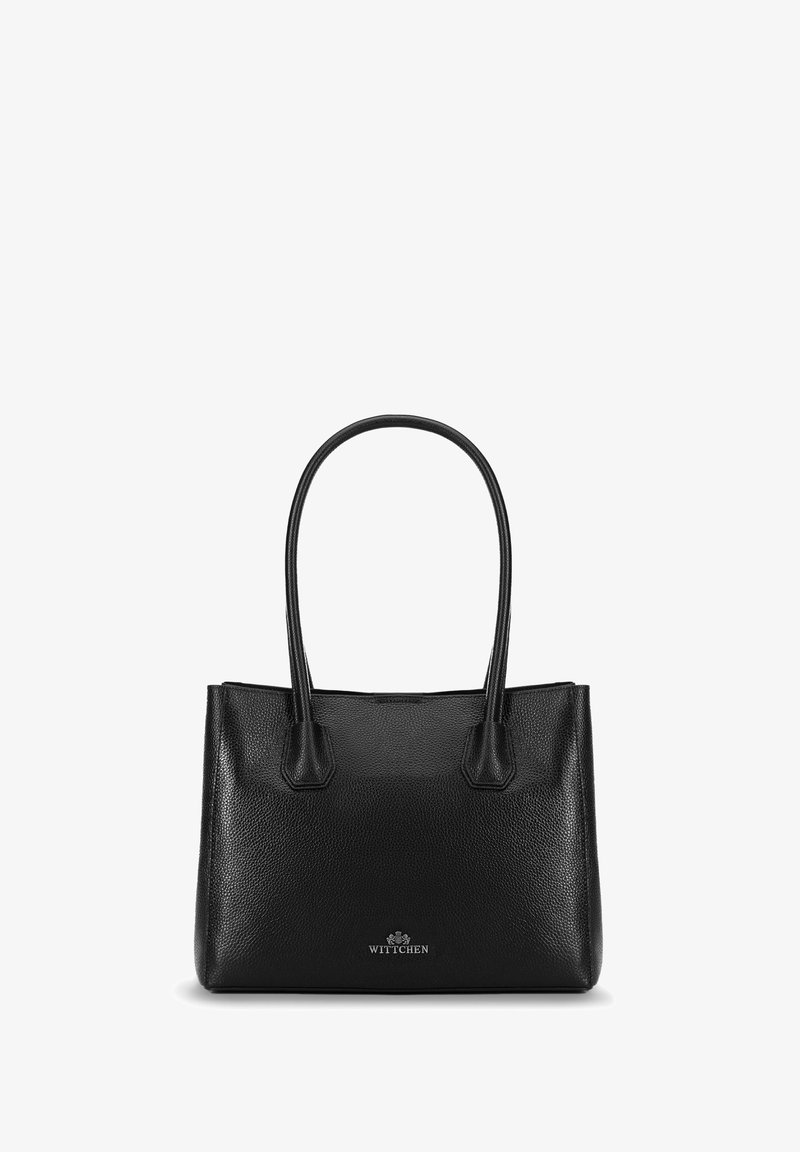 Borsa tote in pelle nera con superficie testurizzata, due manici allungati e un logo sottile alla base, caratterizzata da una forma rettangolare.