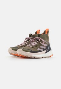 Adidas Terrex TERREX FREE HIKER 2 - Trekingové boty - olive strata/preloved fig/amber tint