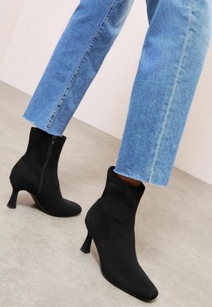 WIDE FIT - MID FORMAL SOCK  - Botines - black