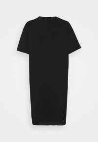 Černé oversized tričko vyrobené z jemné bavlny, s krátkými rukávy a kulatým výstřihem, s jednoduchým designem a rovním lemem.