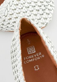 Next FOREVER COMFORT WEAVE MARY JANE - REGULAR FIT - Ballerinaskor med remmar - white
