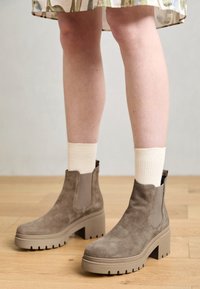 Plateaustiefelette - taupe