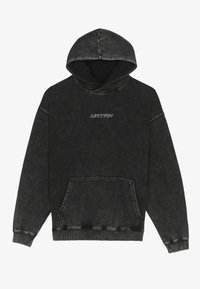 Sudadera de mezclilla negra con capucha ajustable, bolsillo frontal y puños acanalados. Presenta el texto "URTRN" en blanco en el pecho. Textura suave.