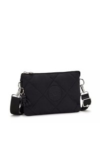 Quiltad svart nylon crossbody-väska med en cirkulär logotyp, silverfärgad hårdvara, avtagbar rem och en texturerad yta. Dragkedjestängning.