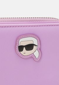 KARL LAGERFELD IKON SMALL - Denarnica - violetta