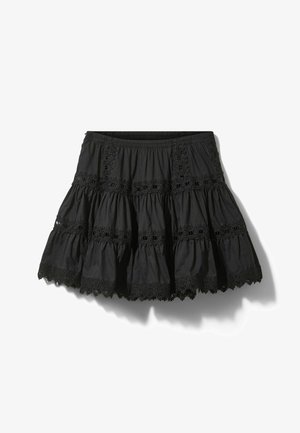 Czarna, warstwowa mini spódnica z kwiatową koronkową lamówką i elastycznym pasem, z marszczonymi panelami materiału dla rozkloszowanego kroju.