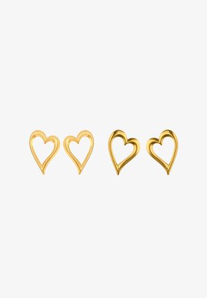 Goldene Ohrringe in Herzform mit zwei verschiedenen Designs: eines mit Durchbruchmuster und eines in Vollform. Glatte Oberfläche mit reflektierendem Finish.