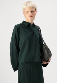 Selected Femme SLFJEAN - Bluza z gumbi - scarab