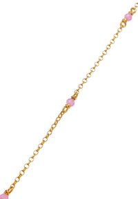 Gul kædetrøje med små rosa perler fordelt langs leddene. Kæden har et delikat, indviklet design og en glat tekstur.