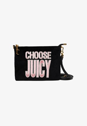 Sac en bandoulière en velours noir avec quincaillerie dorée ; présente un texte brodé en rose vif "CHOOSE JUICY" à l'avant ; sangle ajustable.