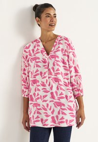Florale tuniek met een V-hals, voorzien van roze bladerenpatronen op een witte achtergrond, 3/4 mouwen met elastische manchetten en een ontspannen pasvorm.