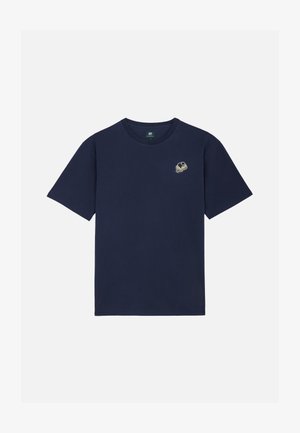 Marineblauw T-shirt met korte mouwen, ronde hals en klein beige schedelmotief op de linkerborst.