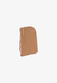 Fond de teint crémeux dans une teinte beige chaud, avec une texture lisse et une finition légèrement brillante. Les coups de pinceau sont visibles sur la surface.