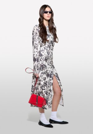 Sisley, WITH SLIT - Robe de jour - black white