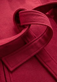 Unselected, red