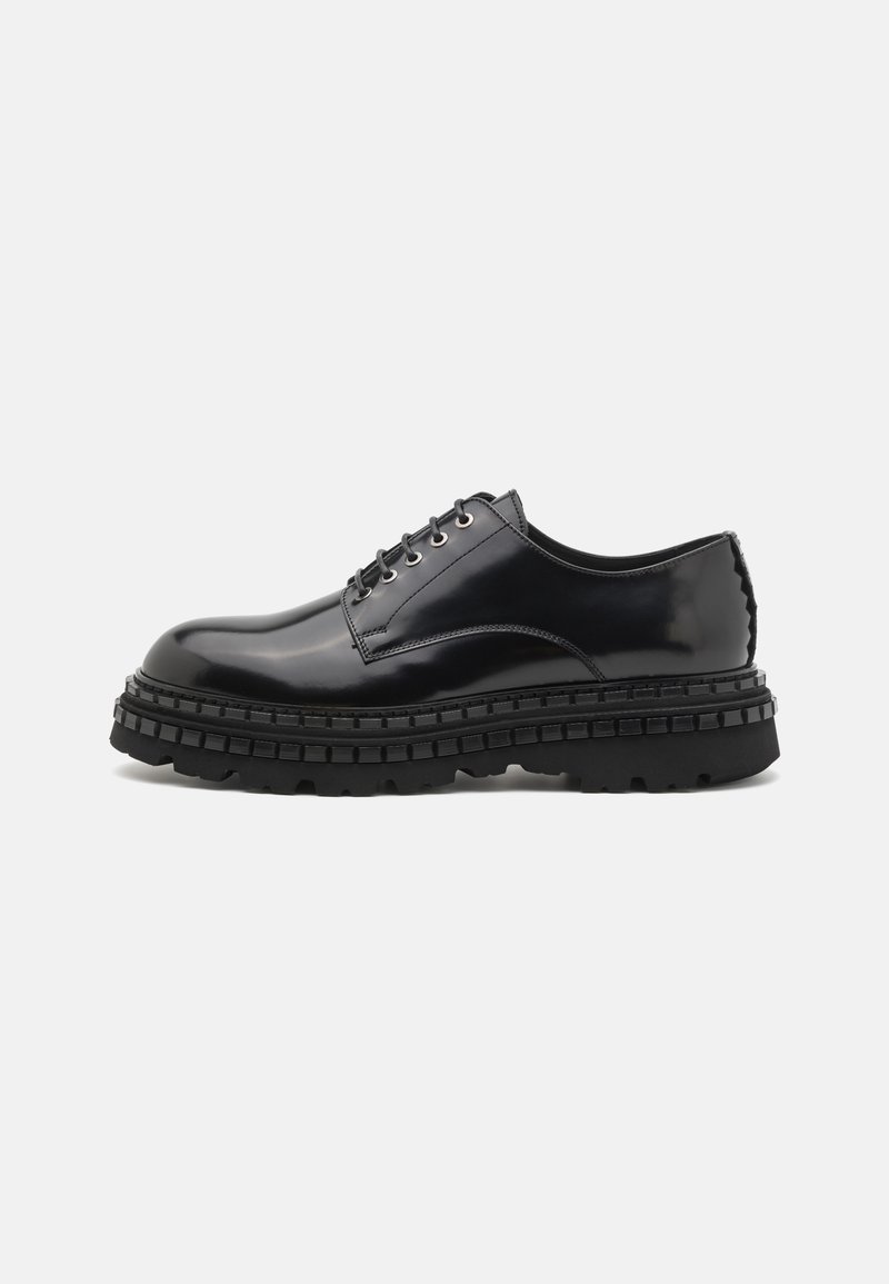 The Antipode Stringate - black
