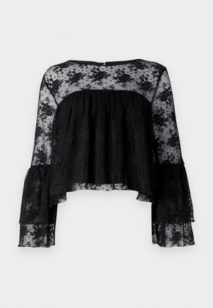 Svart bluse med lange klokkeermer, som har en teksturert ribbet bodice og gjennomsiktig blomsterlylace overlay. Rund halslinning og lukking med knapp bak.