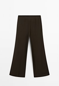 Široké kalhoty v tmavě hnědé barvě, z hladkého materiálu s vysokým pasem a jemnými sklady vpředu. Jednoduchý, nezdobený design, bez kapes.