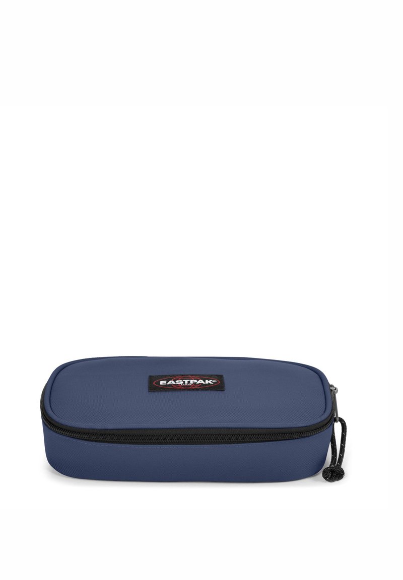 Modrý obdélníkový penál se zipem, vyrobený z odolné tkaniny. Obsahuje černý zip a nášivku s logem Eastpak na přední straně.