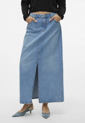 Denim maxi krilo v svetlo modri barvi z odprtim razporkom spredaj, s standardnim pasom in zankami za pas, konča pa s trdnimi šivi in stranskimi žepi.