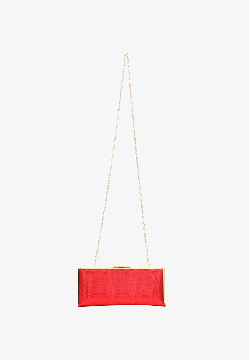 Pochette en faux cuir rouge avec une surface texturée, un cadre en métal doré et une chaîne. Le design est rectangulaire avec une fermeture à fermoir.