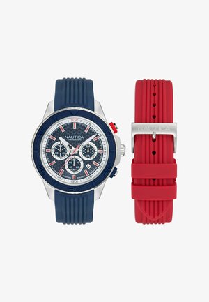 Nautica Chronograph-Uhr mit blauem, strukturiertem Zifferblatt, drei Hilfszifferblättern, blauem Silikonarmband und zusätzlichem rotem Silikonarmband mit silberner Schließe.