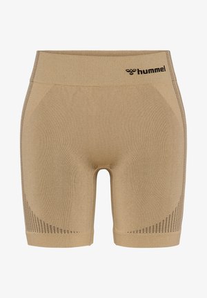 Beige Sportshorts mit einem gerippten Bund, atmungsaktiven Netz-Akzenten an den Seiten und einer enganliegenden Passform. Logo auf dem Bund platziert.