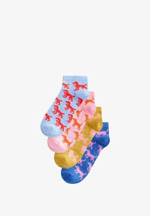 Vier Paar Knöchelsocken in Blau, Pink, Gelb und Dunkelblau, jeweils mit einem wiederholten Hundemotiv in kontrastierenden Farben.