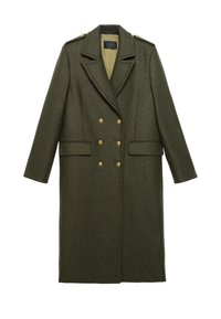 Cappotto di lana verde oliva con chiusura doppiopetto, bottoni dorati, spalline sulle spalle e due tasche laterali. Maniche lunghe e vestibilità sagomata.