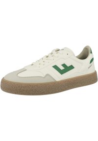 Weiße Sneaker mit grünen Akzenten, aus Leder und Wildleder gefertigt. Verfügt über eine strukturierte braune Gummisohle und ein klassisches Schnürdesign.