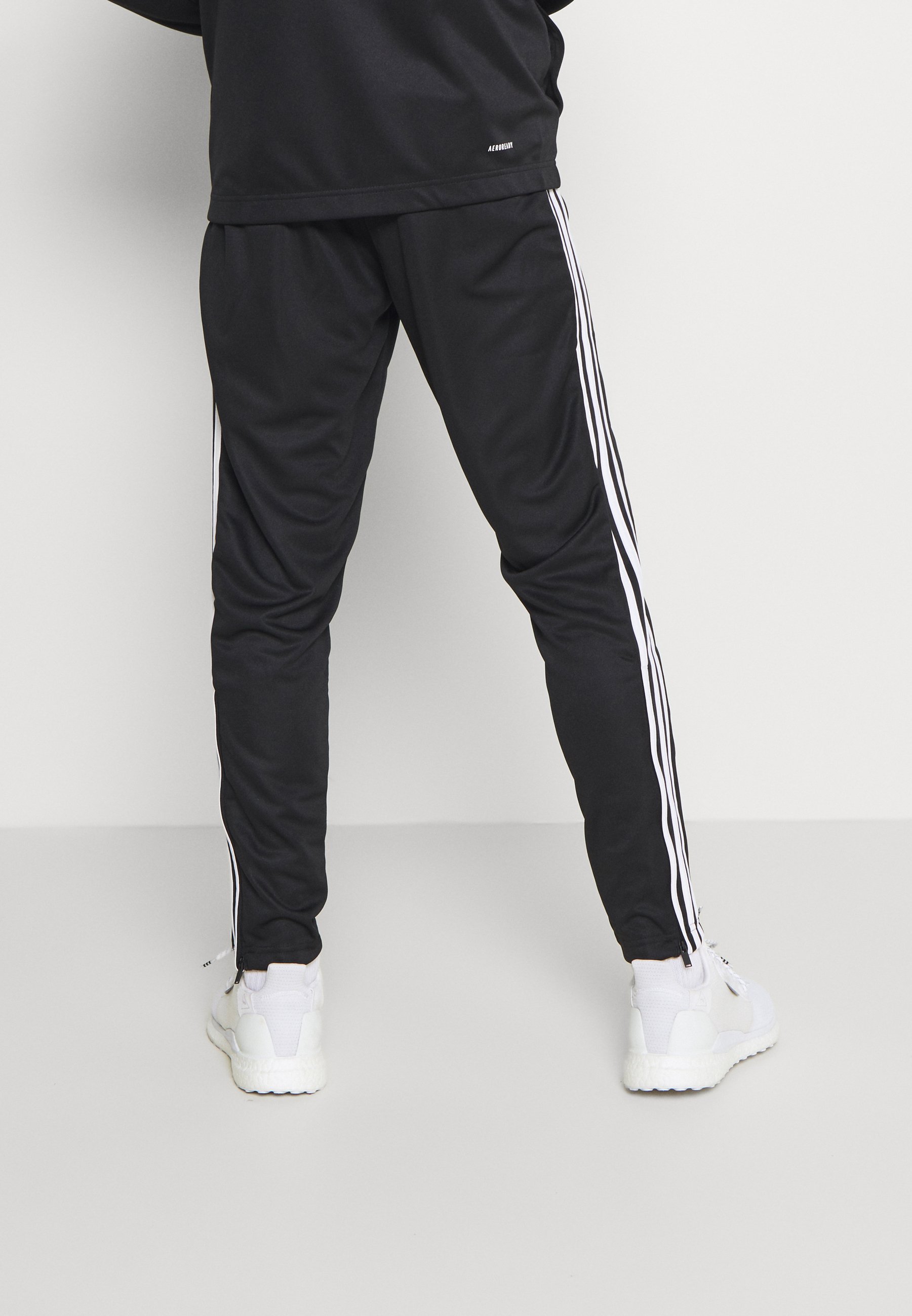 adidas Performance TIRO AEROREADY SPORTS TRACKSUIT SET adidas Performance TIRO AEROREADY SPORTS TRACKSUIT SET