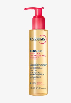 Duidelijke fles Bioderma Sensibio Micellar Cleansing Oil met rode pomp, gelabeld voor verzachtende make-up verwijdering op een gevoelige huid, 150 ml.