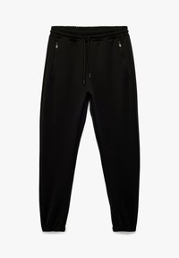 Czarne spodnie dresowe z elastycznym pasem, ściągaczem i dwoma kieszeniami na zamek. Wykonane z miękkiego materiału, z tapered leg design.