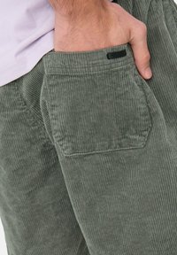 Only & Sons BERMUDA - Tracksuit bottoms - dunkelgrün