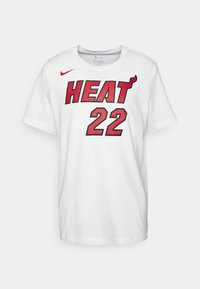 Nike Performance NBA JIMMY BUTLER MIAMI HEAT NAME & NUMBER TEE - Klubu apģērbs - white
